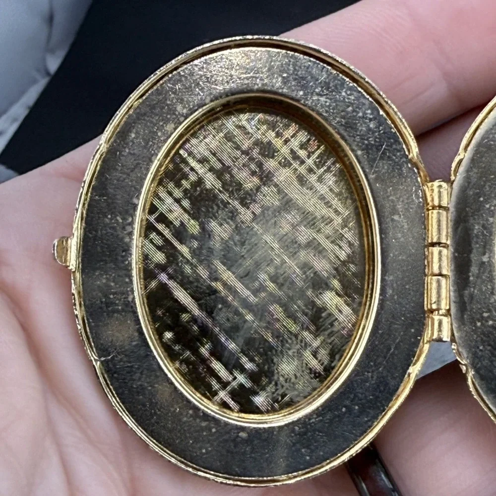 Vintage Coro Locket Gold Tone Large Signed - Picture 5 of 9